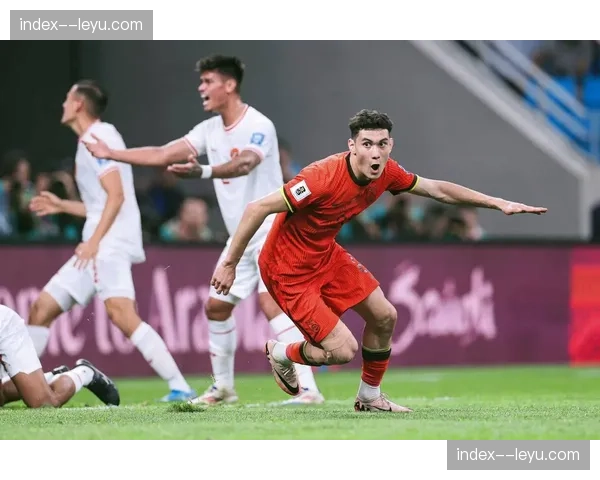 沃尔夫斯堡三球领先遭逆转，防守体系在对手持续压迫下崩溃